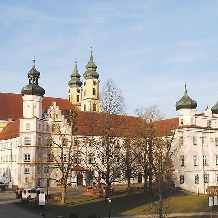 Готель Jugendhaus St. Norbert Rot an der Rot Екстер'єр фото